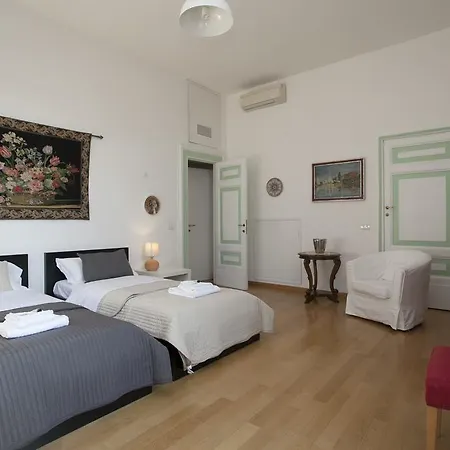 Apartament House Paganica *